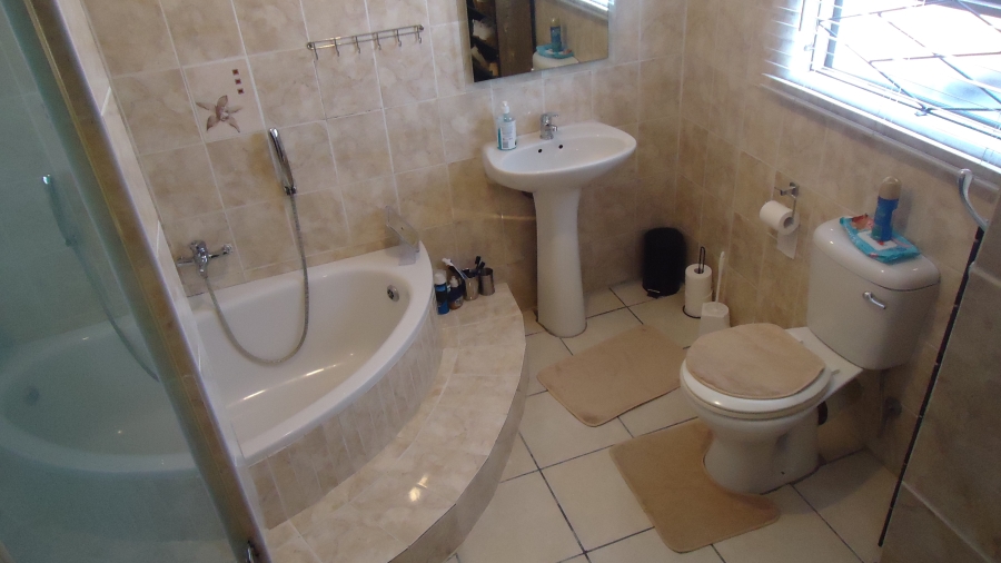 3 Bedroom Property for Sale in Croydon Western Cape